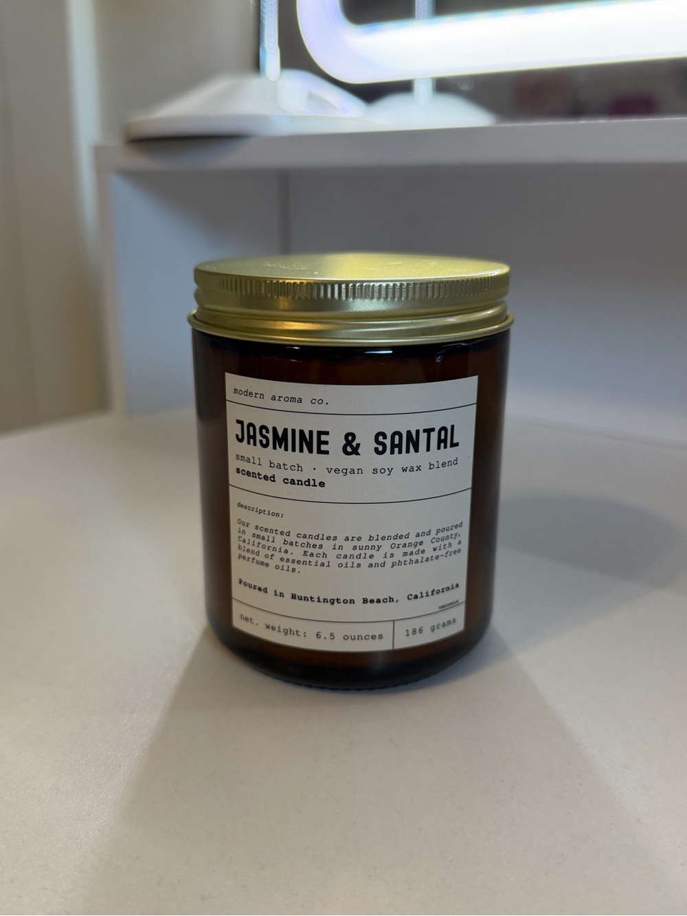 Jasmine & Santal Scented Soy Candle - Unisex Scent - Picture 2 of 4